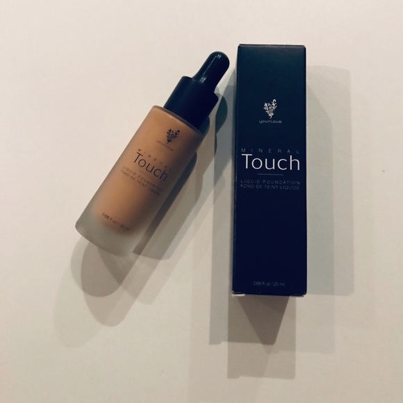 - TOUCH MINERAL liquid foundation- TAFFETA